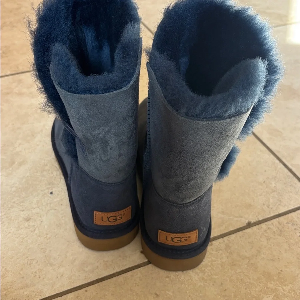 Ugg Bailey Button - Picture 3 of 4